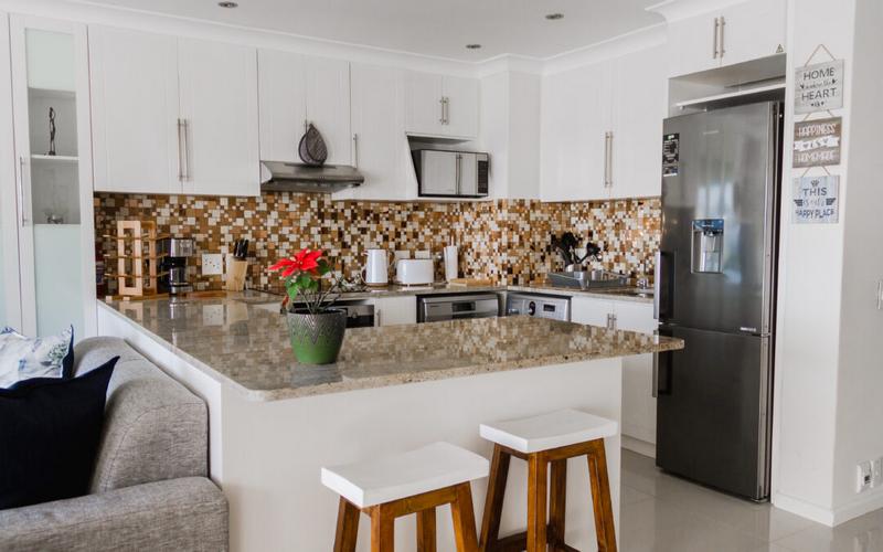 To Let 2 Bedroom Property for Rent in Dolphin Beach Western Cape